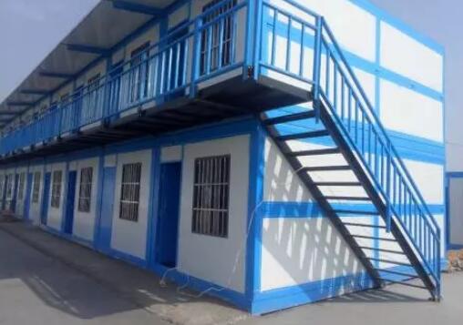 濟(jì)南地鐵項(xiàng)目施工使用中筑住人集裝箱房